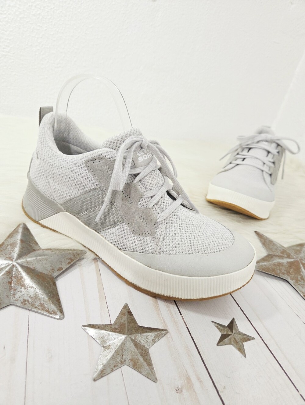 Sorel Women's Out N About III Low Sneaker moonStone dove gray waterproof 8.5